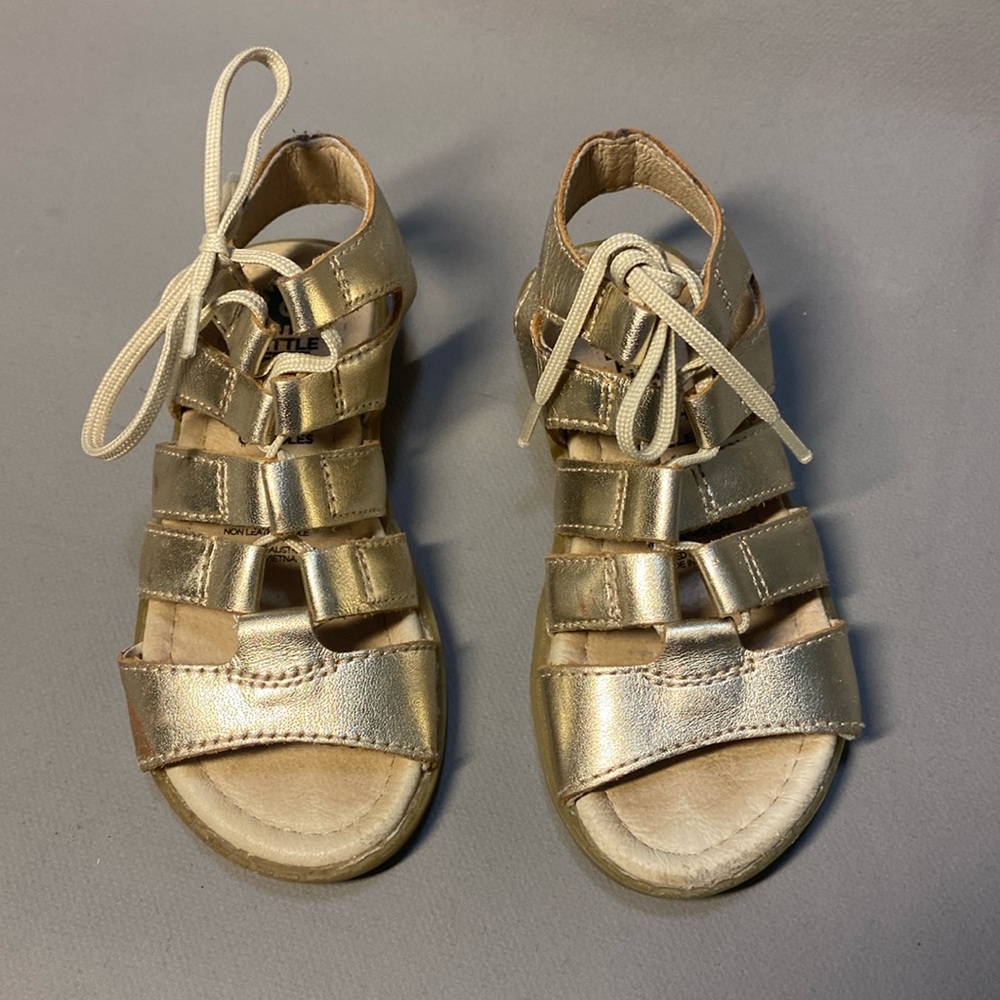 OLD SOLES GIRL'S LEATHER  SANDAL. Size 24 US-8